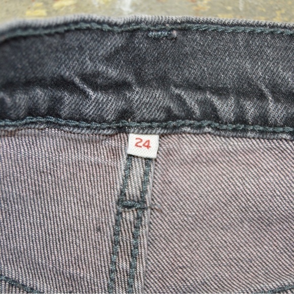 Levi’s Women’s High Rise Skinny Button Fly Black Stonewashed Jeans, Size 24 - Picture 4 of 10